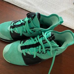 Boys Nike basketball sneakers size 3.5 youth